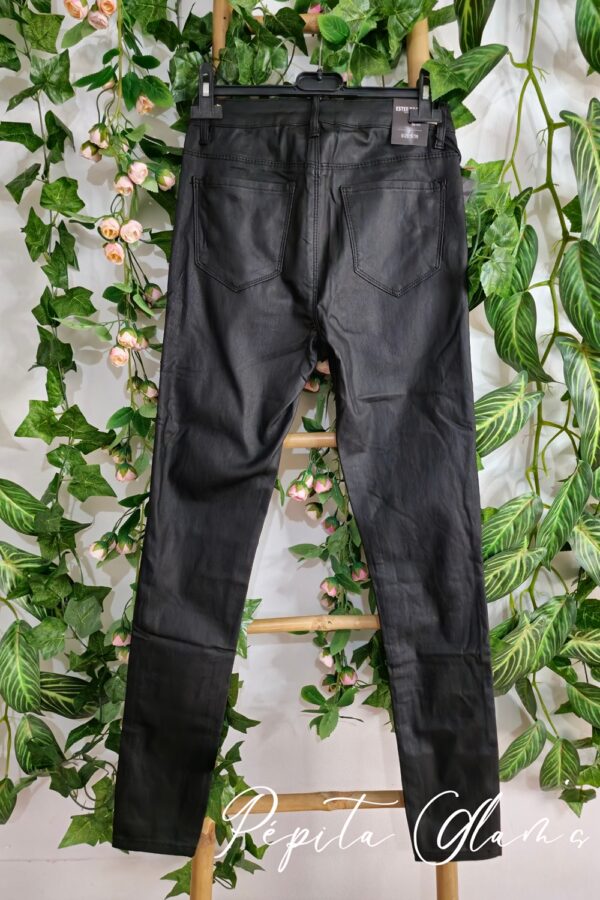 Le Pantalon en Simili Cuir Noir, Skinny Enduit – Image 2
