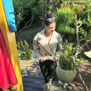 La Veste Courte Beige Élégance Made in Italia – Image 2